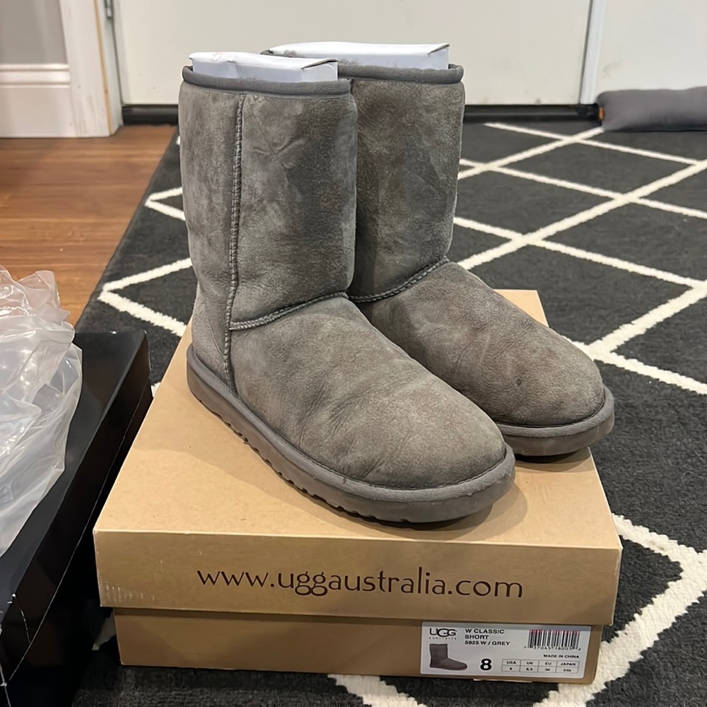 UGG classic short